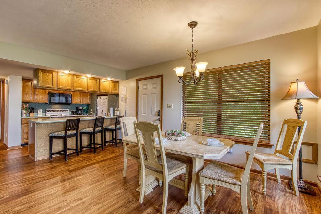 Serenity Heights, Amazing Views, Hot Tub Pool Access, 1089 Free Tickets Each Paid Day, Dollywood Gatlinburg Exterior photo