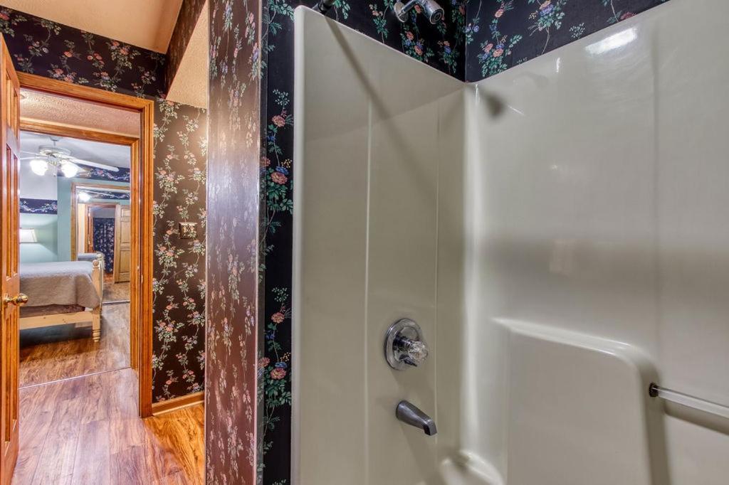 Serenity Heights, Amazing Views, Hot Tub Pool Access, 1089 Free Tickets Each Paid Day, Dollywood Gatlinburg Exterior photo